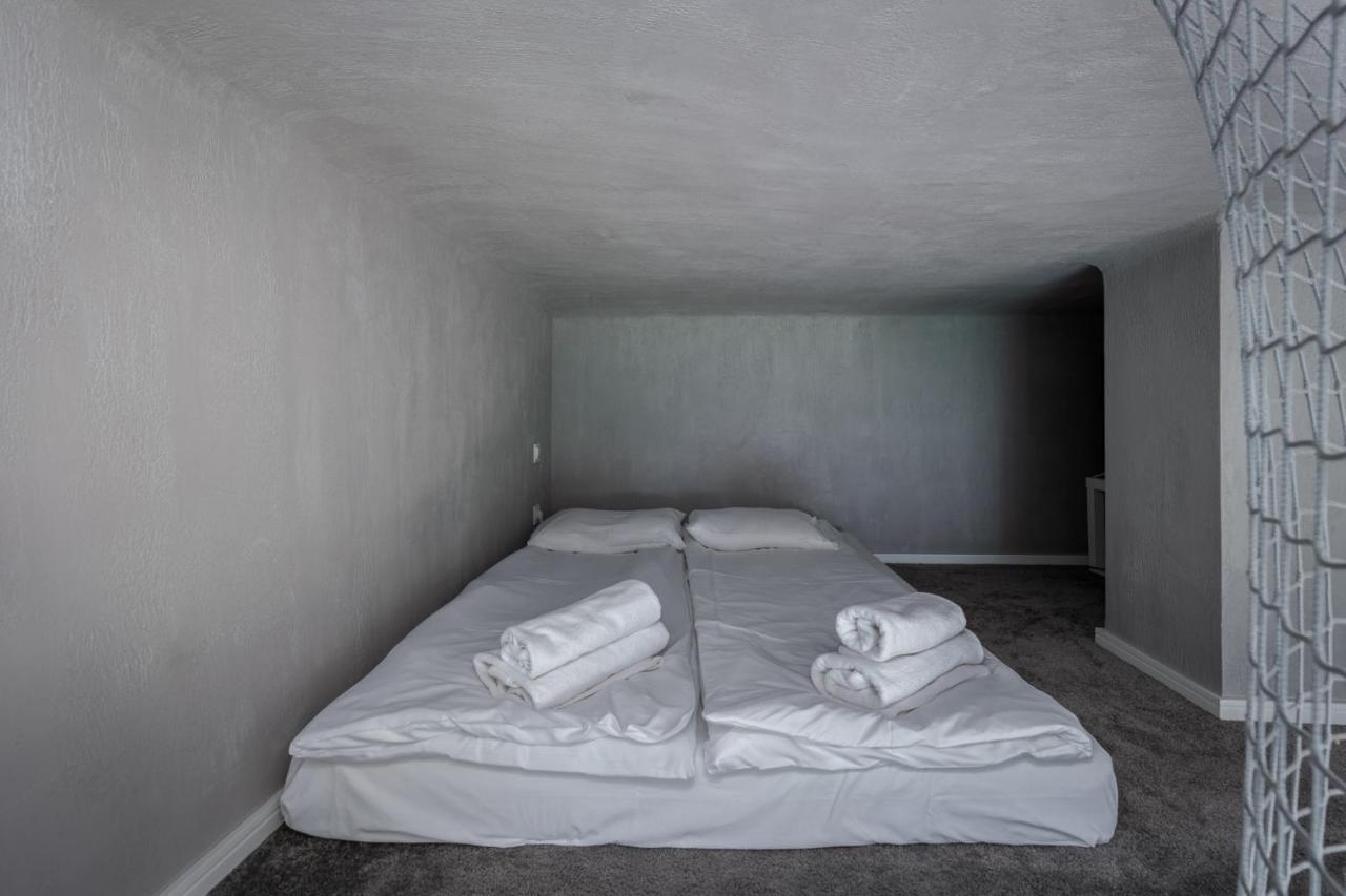 Parkside Fresh Apartments - Old Town Guesthouse - By Upstairs Краків Екстер'єр фото