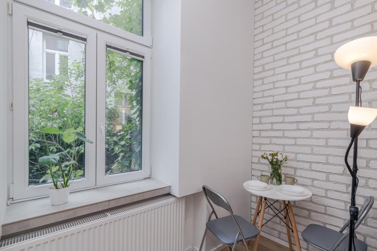 Parkside Fresh Apartments - Old Town Guesthouse - By Upstairs Краків Екстер'єр фото