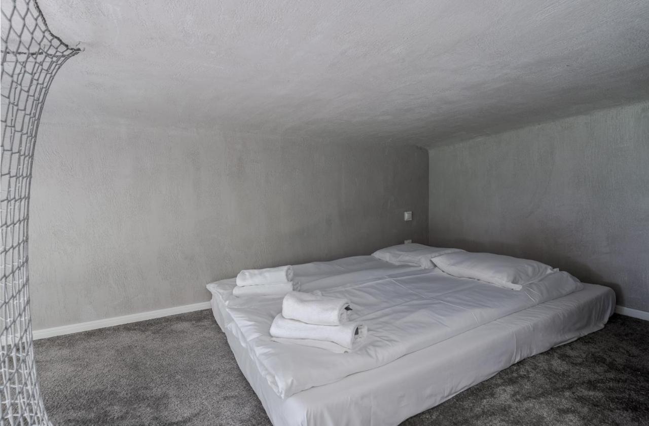 Parkside Fresh Apartments - Old Town Guesthouse - By Upstairs Краків Екстер'єр фото