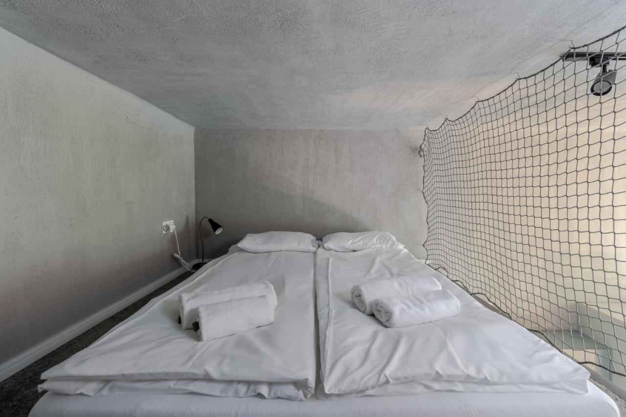 Parkside Fresh Apartments - Old Town Guesthouse - By Upstairs Краків Екстер'єр фото