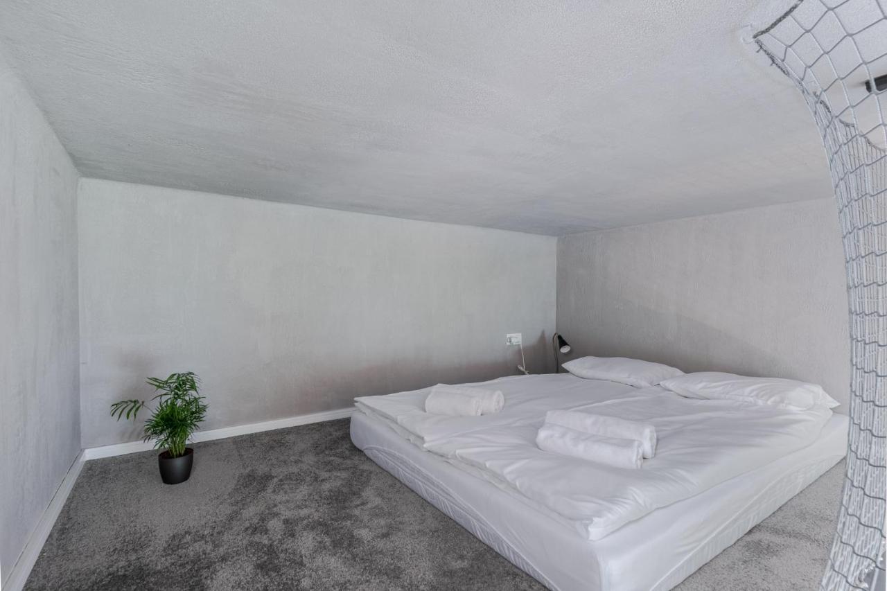Parkside Fresh Apartments - Old Town Guesthouse - By Upstairs Краків Екстер'єр фото