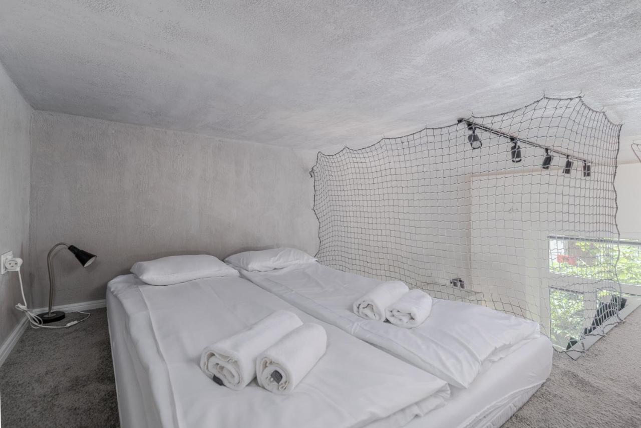 Parkside Fresh Apartments - Old Town Guesthouse - By Upstairs Краків Екстер'єр фото
