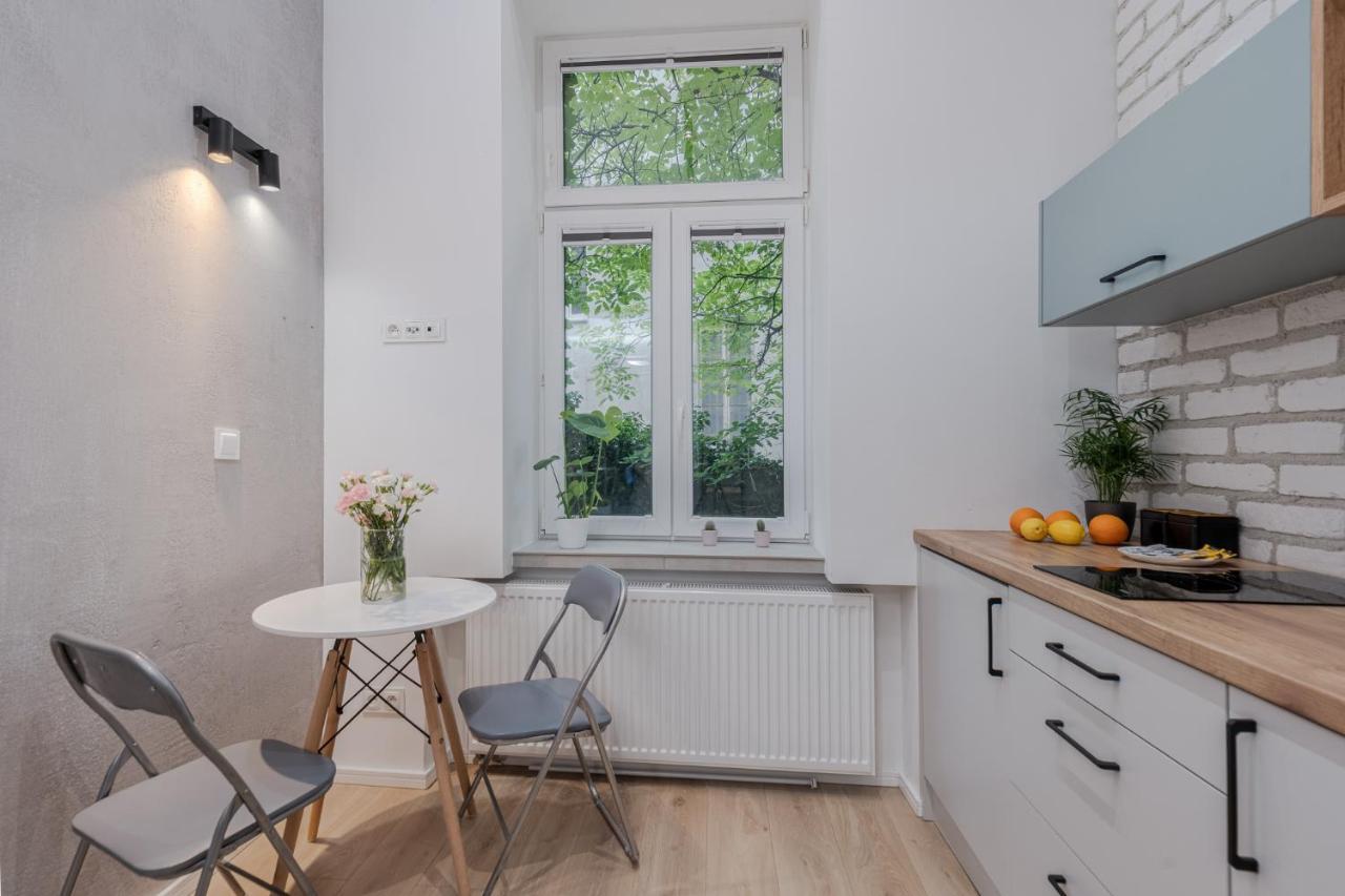 Parkside Fresh Apartments - Old Town Guesthouse - By Upstairs Краків Екстер'єр фото